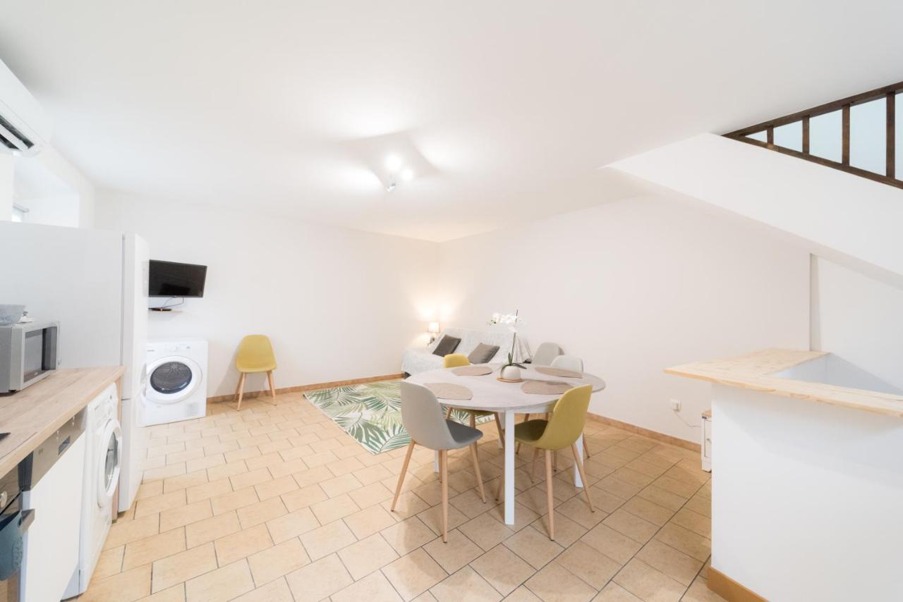 Ravissant Triplex Et Duplex Au Centre De Pont St Esprit Apartment Exterior photo